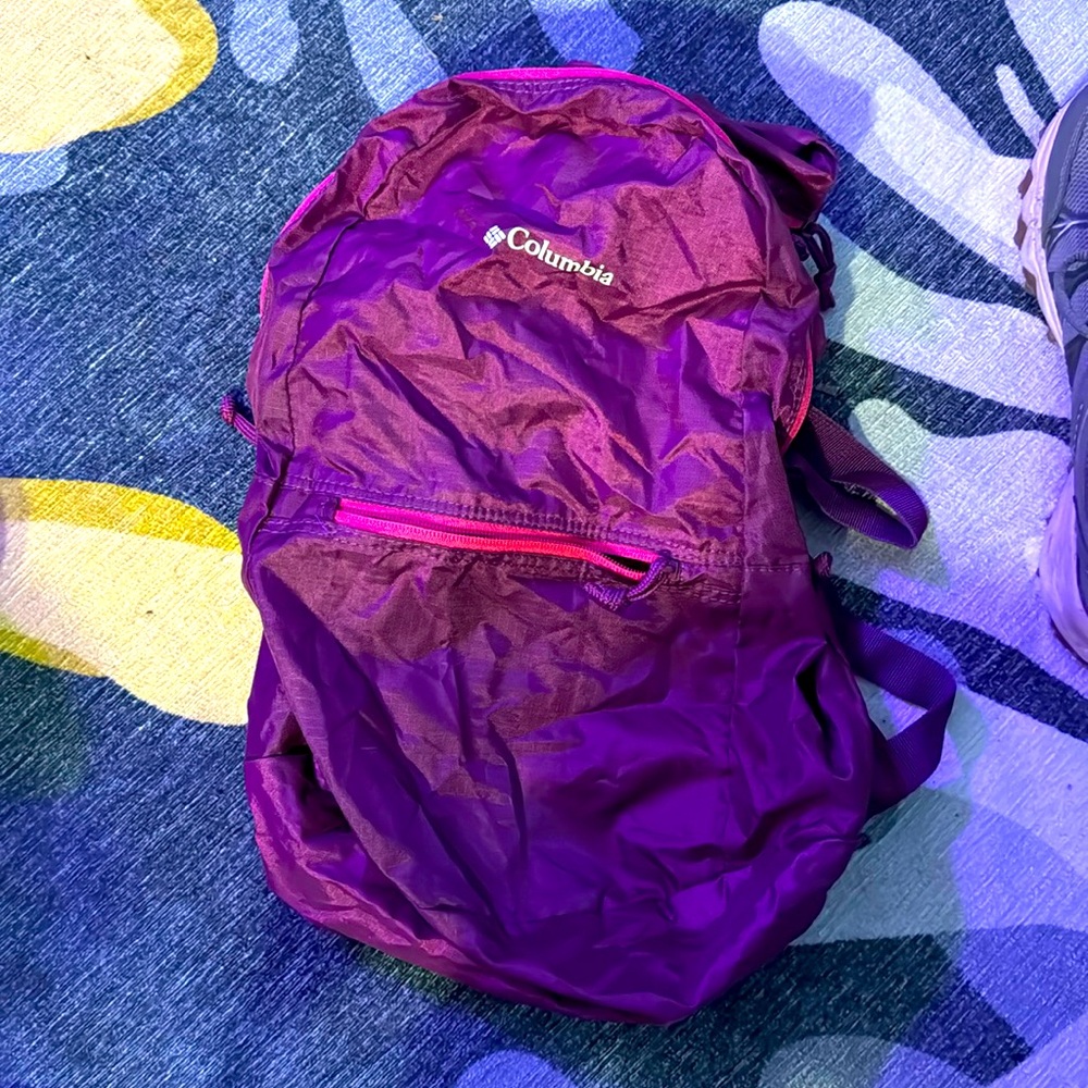 Columbia Lightweight Backpack dark pink w/ bright pink Zipper Front Pocket 17in